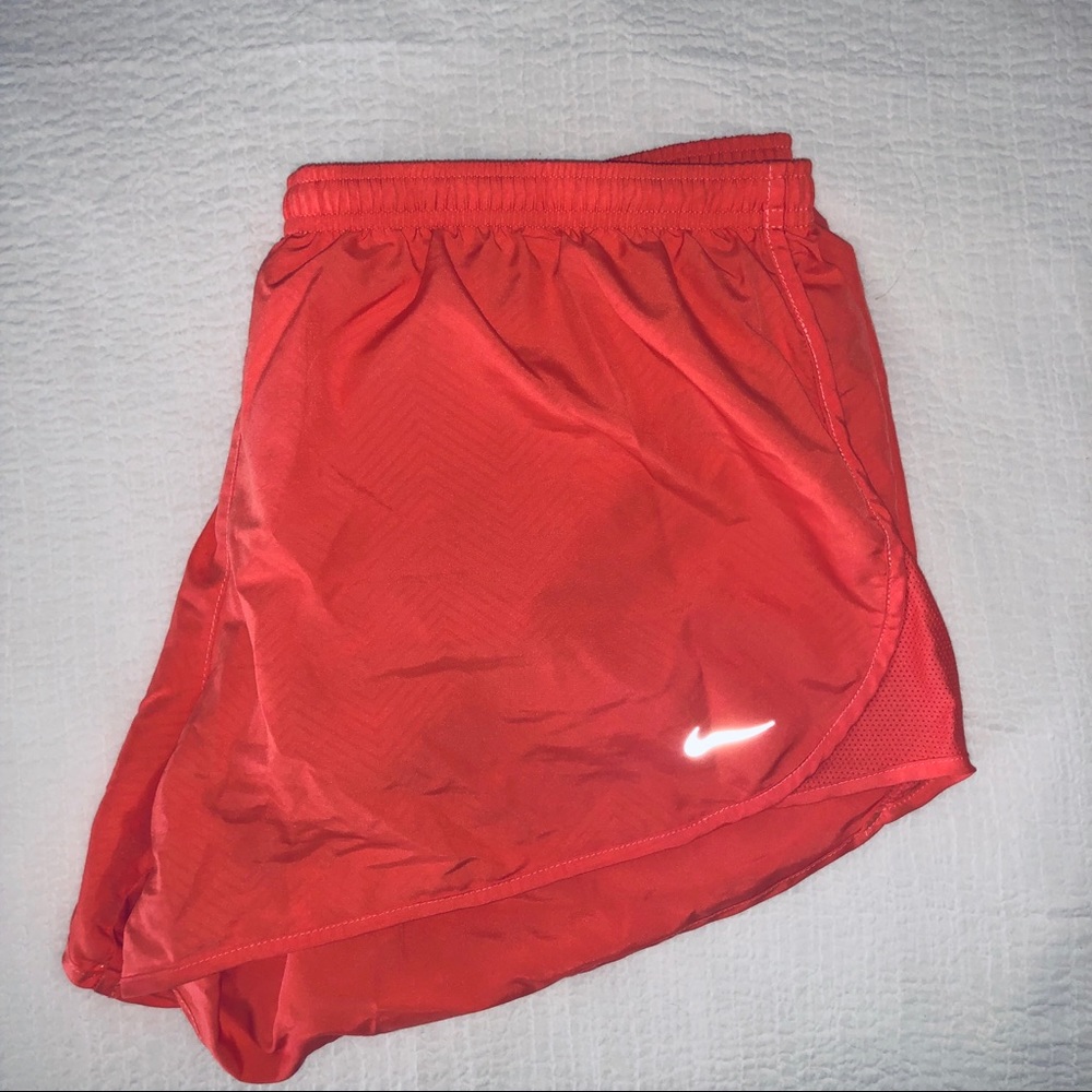 Nike tempo short